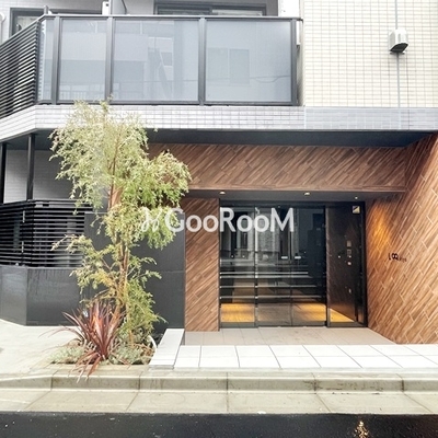 
									ログ入谷 エントランス