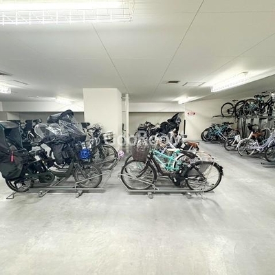 
									大崎ウエストシティタワーズ　駐輪場